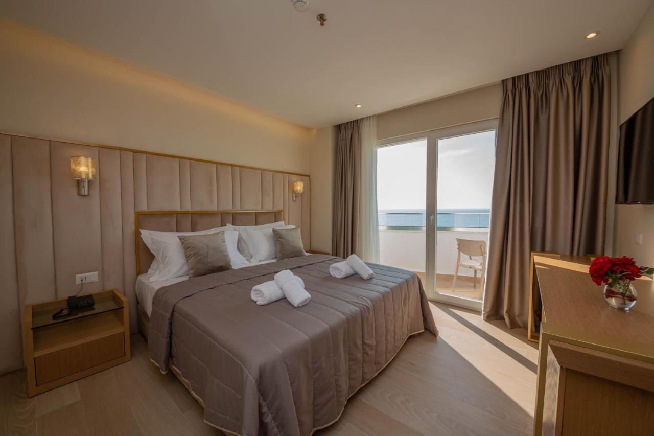 Merar Hotel Golem  Eksteriør billede