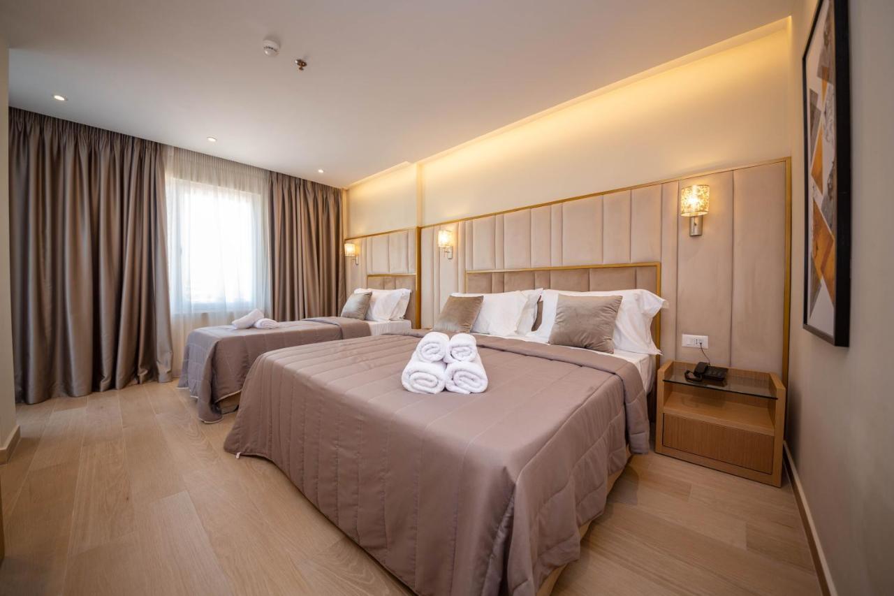 Merar Hotel Golem  Eksteriør billede