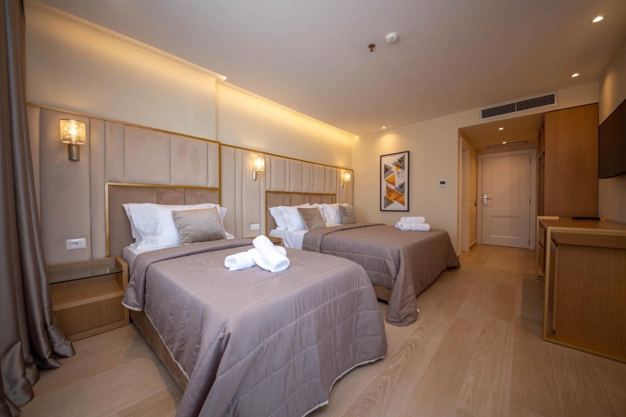 Merar Hotel Golem  Eksteriør billede