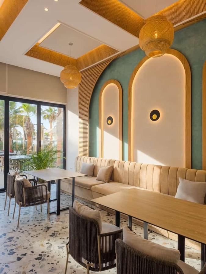 Merar Hotel Golem  Eksteriør billede