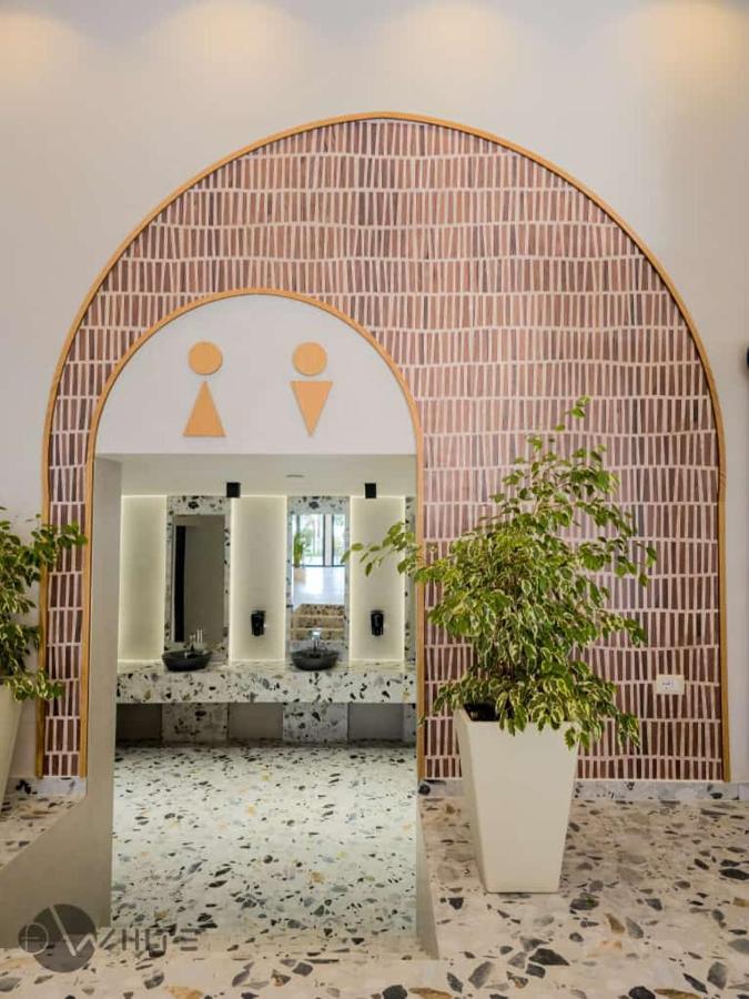 Merar Hotel Golem  Eksteriør billede