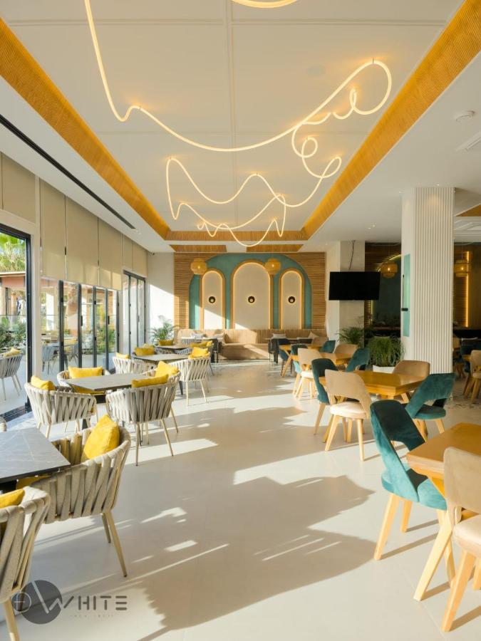 Merar Hotel Golem  Eksteriør billede